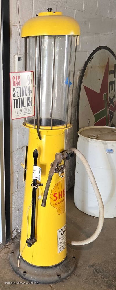 image for item EF1526 Gas pump