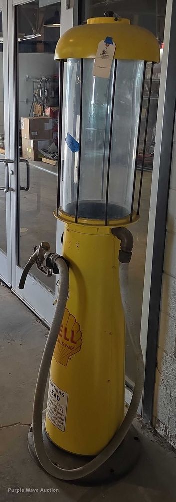 image for item EF1526 Gas pump