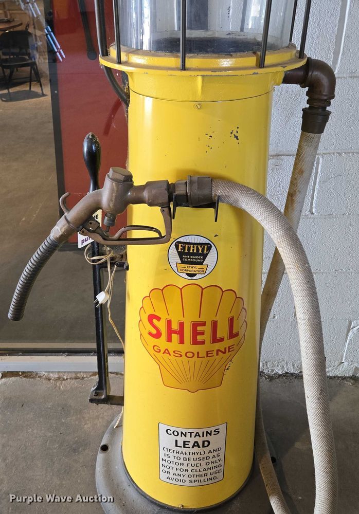 image for item EF1526 Gas pump