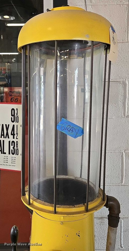 image for item EF1526 Gas pump