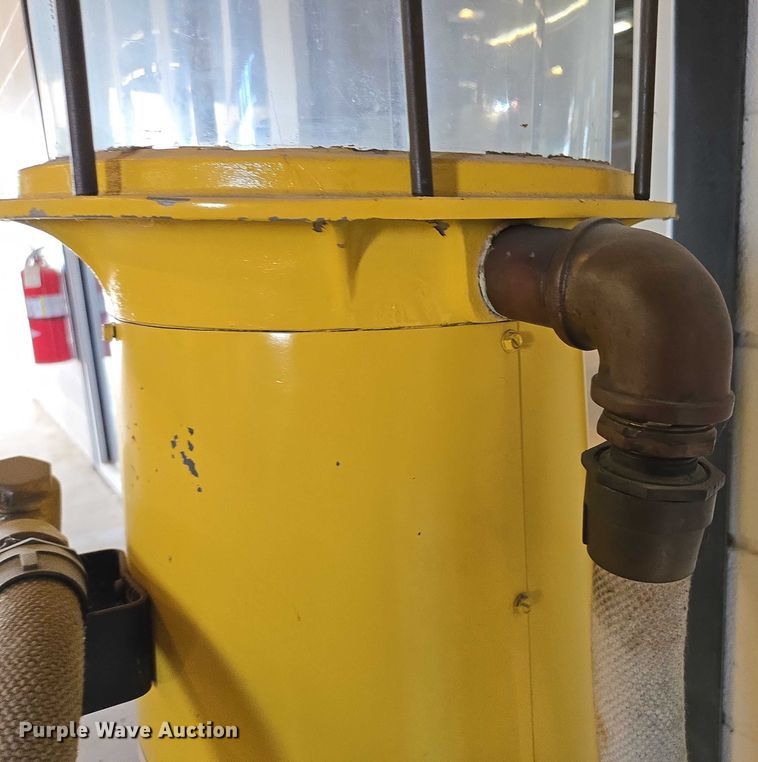 image for item EF1526 Gas pump