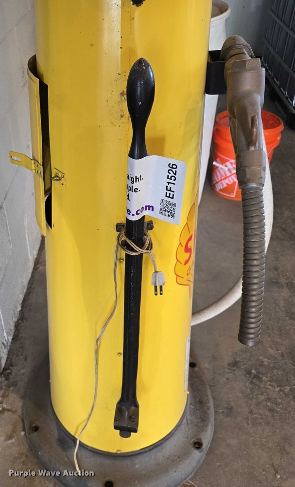 image for item EF1526 Gas pump