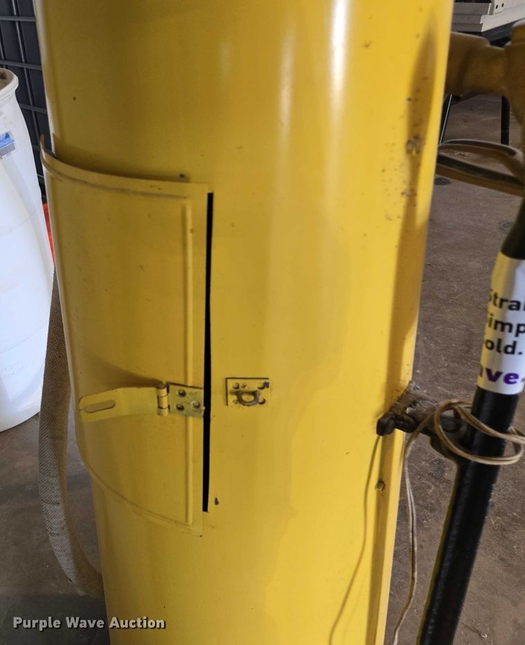 image for item EF1526 Gas pump