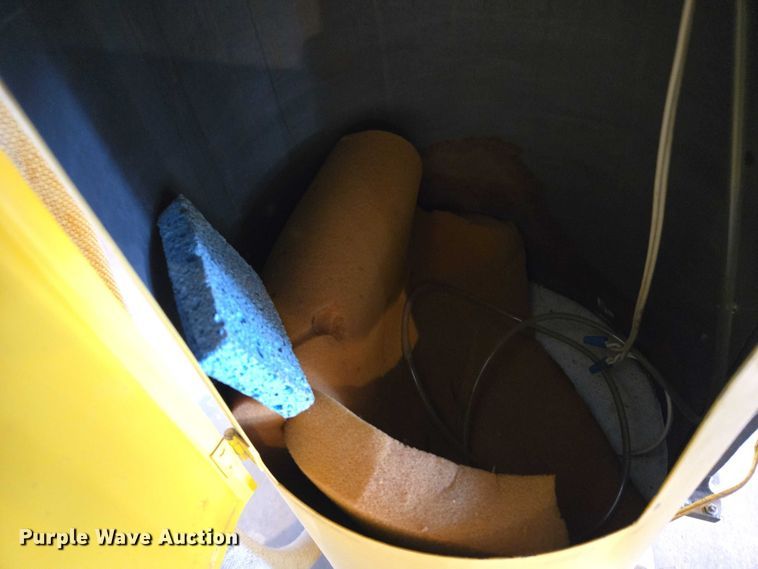 image for item EF1526 Gas pump