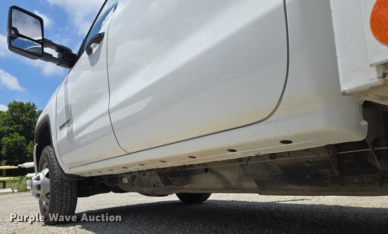 image for item EF1591 2018 GMC Sierra 3500HD Crew Cab utility bed pickup truck