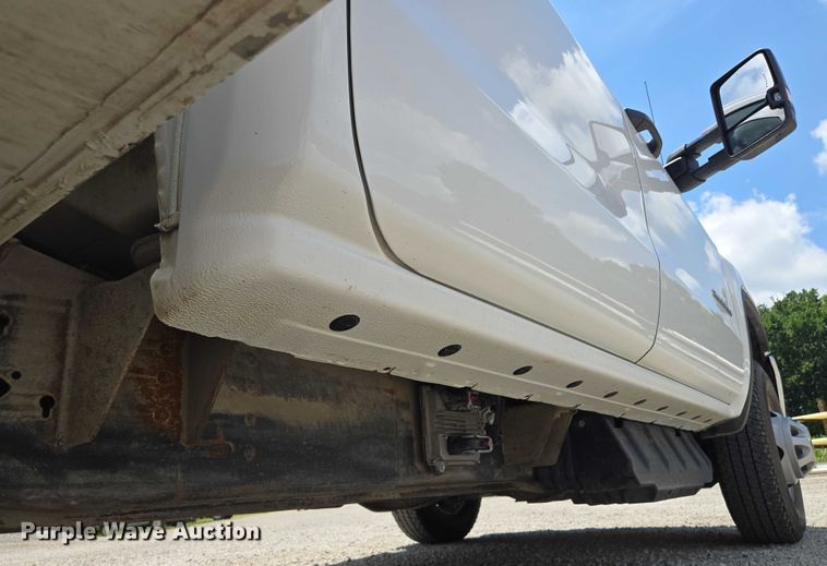 image for item EF1591 2018 GMC Sierra 3500HD Crew Cab utility bed pickup truck