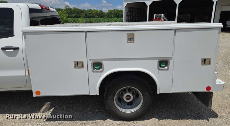 image for item EF1591 2018 GMC Sierra 3500HD Crew Cab utility bed pickup truck