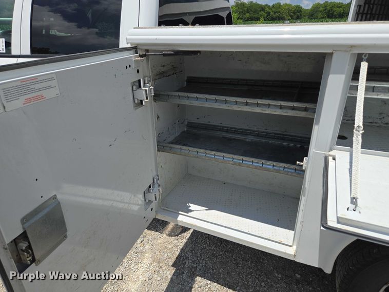 image for item EF1591 2018 GMC Sierra 3500HD Crew Cab utility bed pickup truck