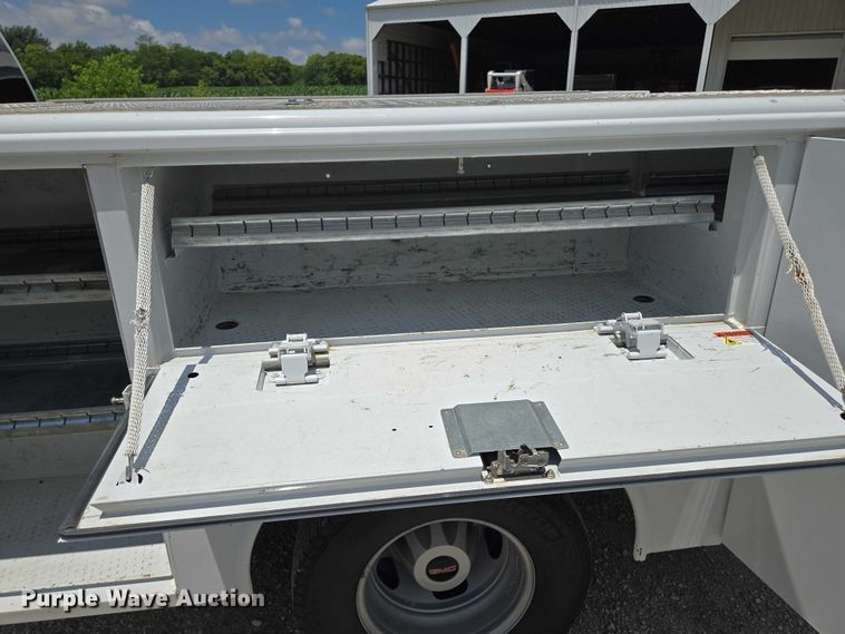 image for item EF1591 2018 GMC Sierra 3500HD Crew Cab utility bed pickup truck