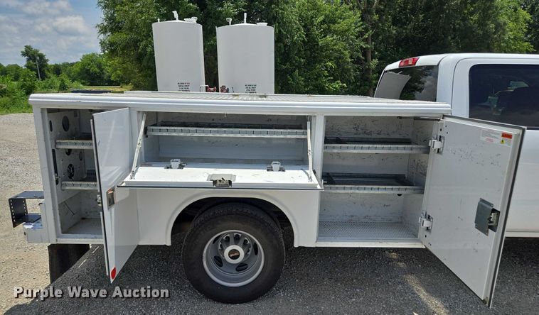 image for item EF1591 2018 GMC Sierra 3500HD Crew Cab utility bed pickup truck