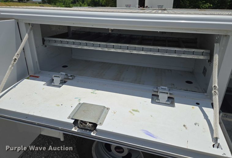 image for item EF1591 2018 GMC Sierra 3500HD Crew Cab utility bed pickup truck