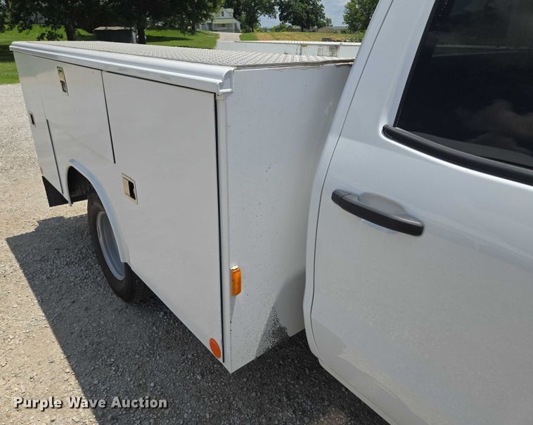 image for item EF1591 2018 GMC Sierra 3500HD Crew Cab utility bed pickup truck