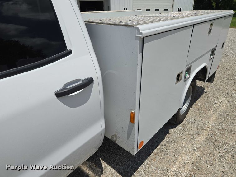 image for item EF1591 2018 GMC Sierra 3500HD Crew Cab utility bed pickup truck