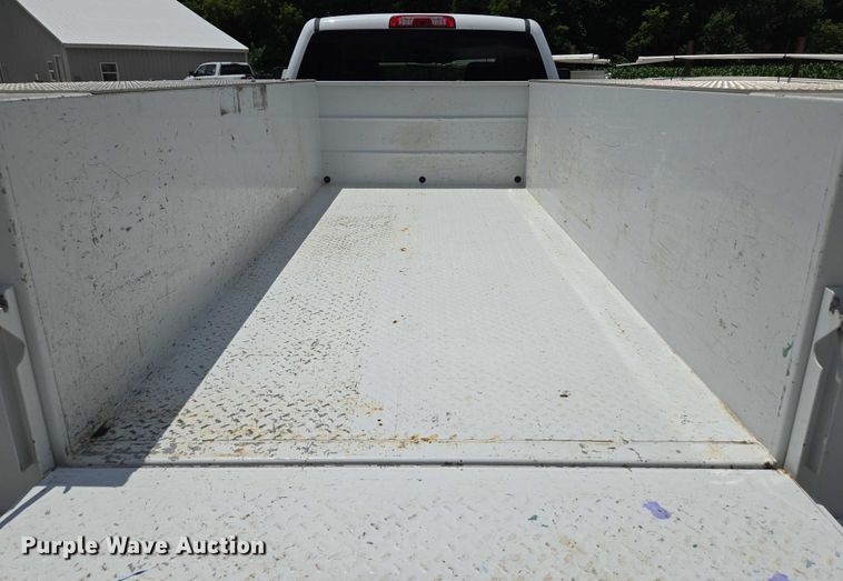 image for item EF1591 2018 GMC Sierra 3500HD Crew Cab utility bed pickup truck