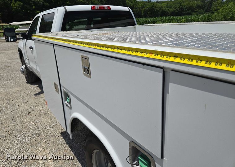 image for item EF1591 2018 GMC Sierra 3500HD Crew Cab utility bed pickup truck