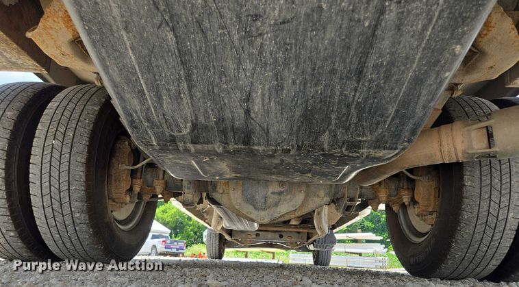 image for item EF1591 2018 GMC Sierra 3500HD Crew Cab utility bed pickup truck