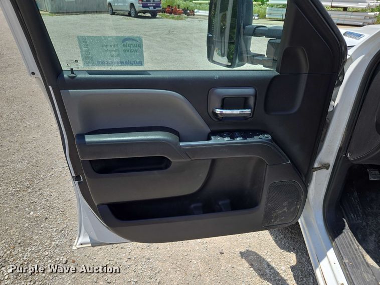 image for item EF1591 2018 GMC Sierra 3500HD Crew Cab utility bed pickup truck