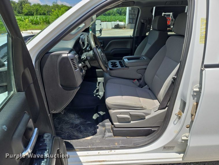 image for item EF1591 2018 GMC Sierra 3500HD Crew Cab utility bed pickup truck