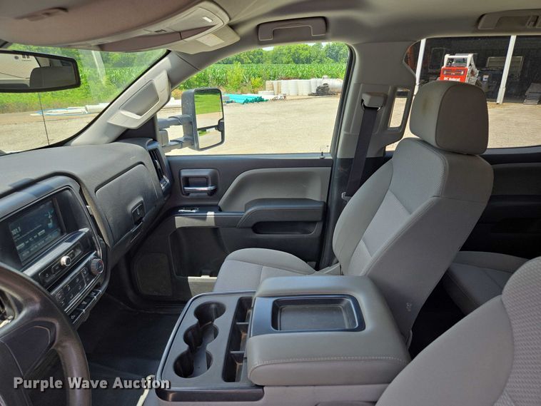 image for item EF1591 2018 GMC Sierra 3500HD Crew Cab utility bed pickup truck