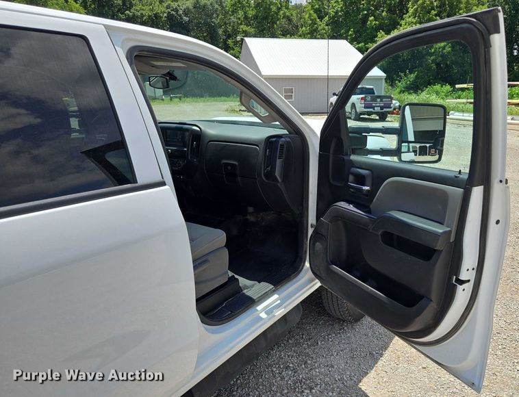 image for item EF1591 2018 GMC Sierra 3500HD Crew Cab utility bed pickup truck