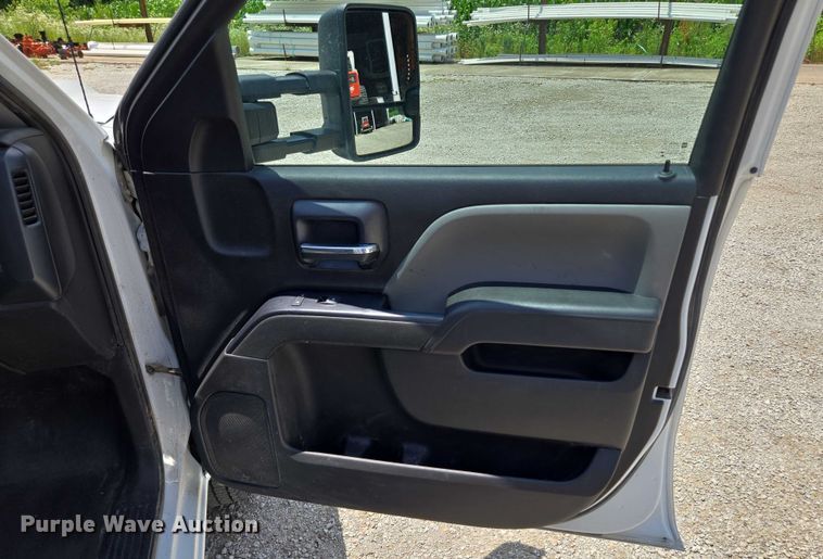 image for item EF1591 2018 GMC Sierra 3500HD Crew Cab utility bed pickup truck