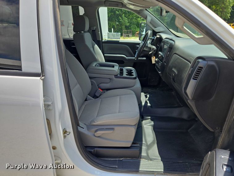 image for item EF1591 2018 GMC Sierra 3500HD Crew Cab utility bed pickup truck