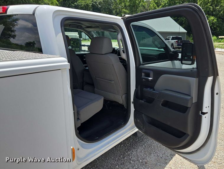 image for item EF1591 2018 GMC Sierra 3500HD Crew Cab utility bed pickup truck