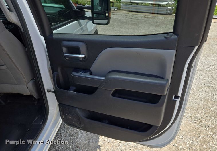 image for item EF1591 2018 GMC Sierra 3500HD Crew Cab utility bed pickup truck