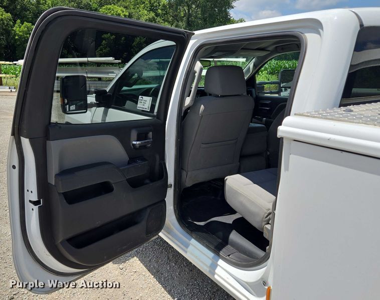 image for item EF1591 2018 GMC Sierra 3500HD Crew Cab utility bed pickup truck