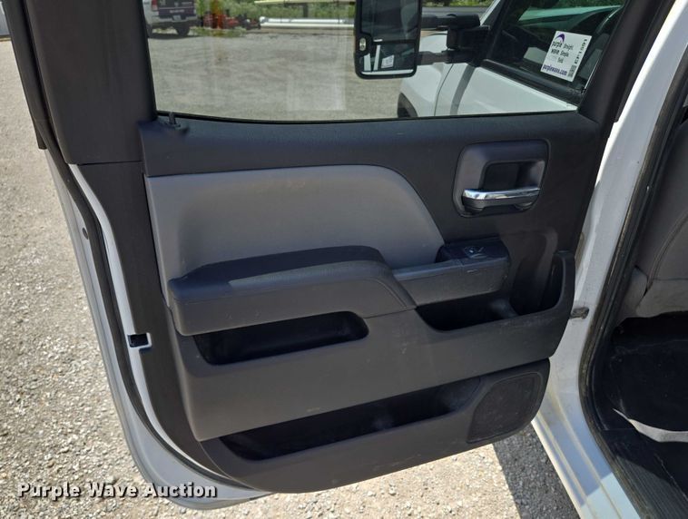 image for item EF1591 2018 GMC Sierra 3500HD Crew Cab utility bed pickup truck