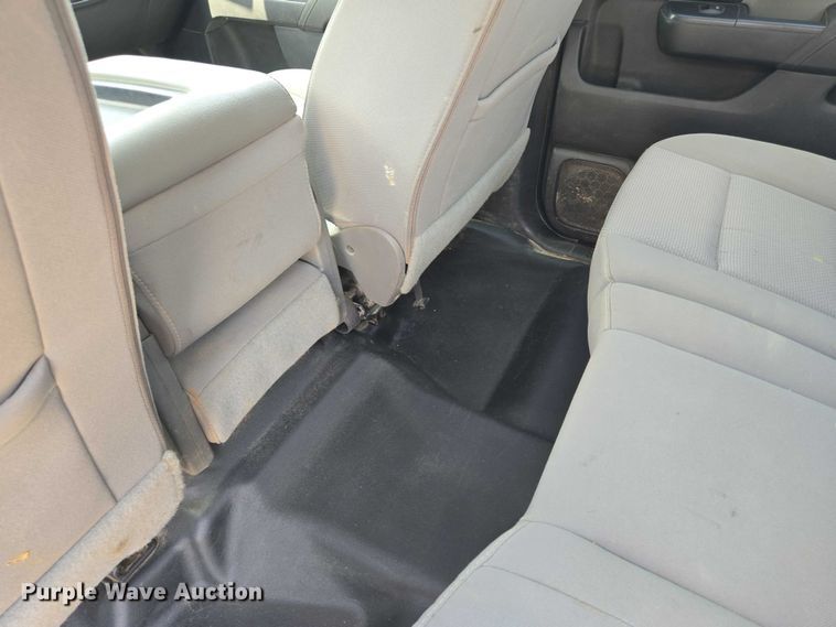 image for item EF1591 2018 GMC Sierra 3500HD Crew Cab utility bed pickup truck