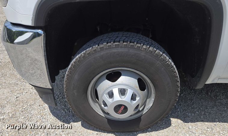 image for item EF1591 2018 GMC Sierra 3500HD Crew Cab utility bed pickup truck