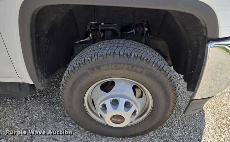 image for item EF1591 2018 GMC Sierra 3500HD Crew Cab utility bed pickup truck