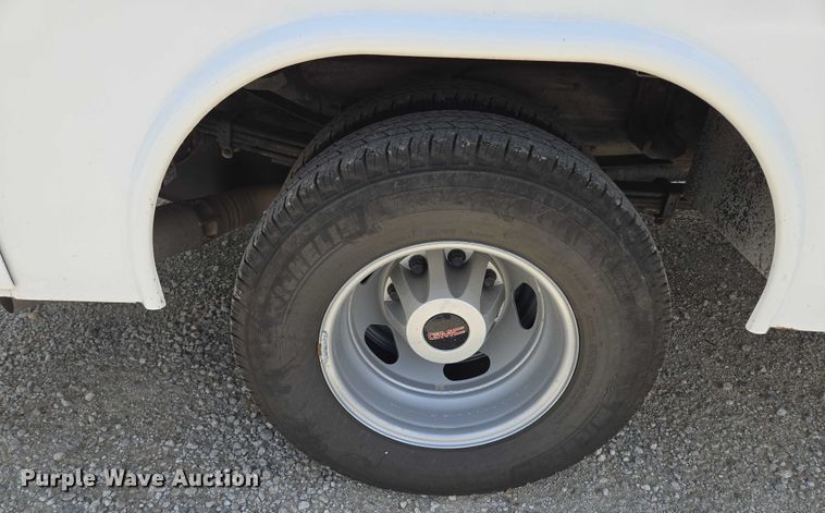 image for item EF1591 2018 GMC Sierra 3500HD Crew Cab utility bed pickup truck