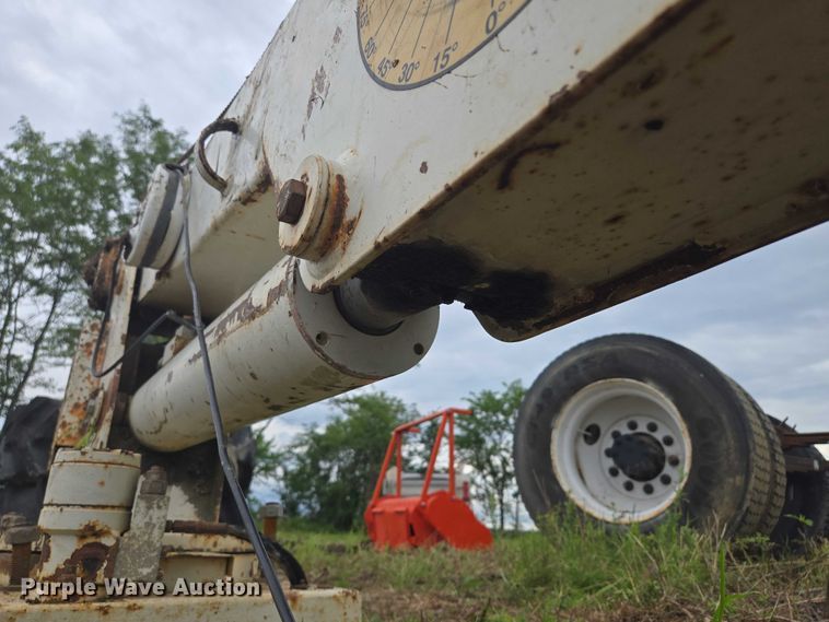 image for item EF1610 IMT 5016 truck mounted crane