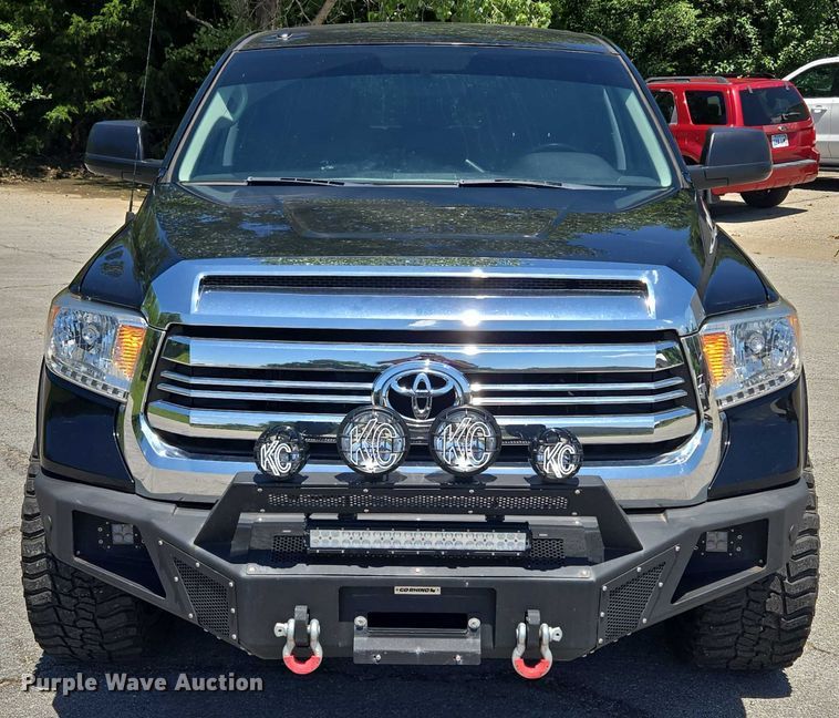 image for item EF1622 2017 Toyota Tundra SR5 CrewMax pickup truck