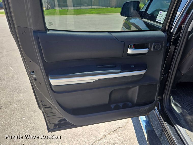 image for item EF1622 2017 Toyota Tundra SR5 CrewMax pickup truck