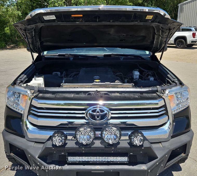 image for item EF1622 2017 Toyota Tundra SR5 CrewMax pickup truck