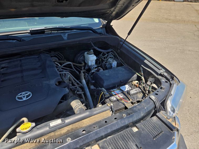 image for item EF1622 2017 Toyota Tundra SR5 CrewMax pickup truck