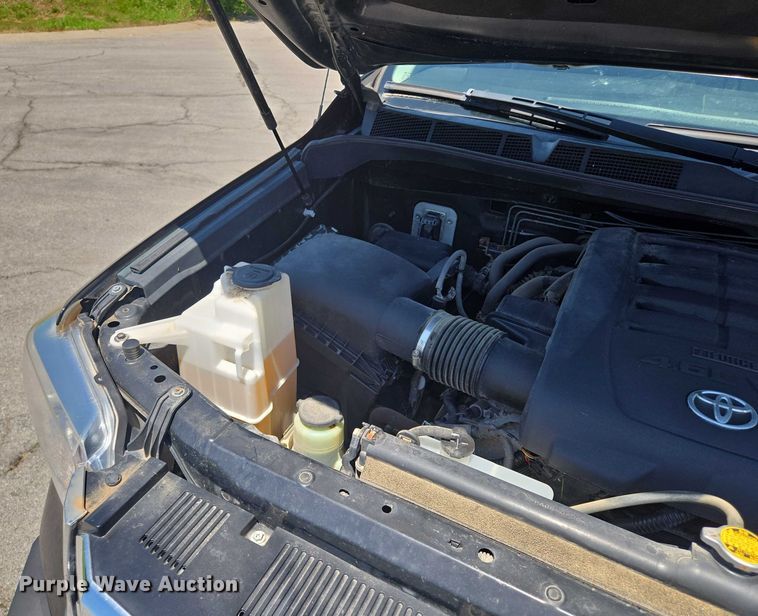 image for item EF1622 2017 Toyota Tundra SR5 CrewMax pickup truck