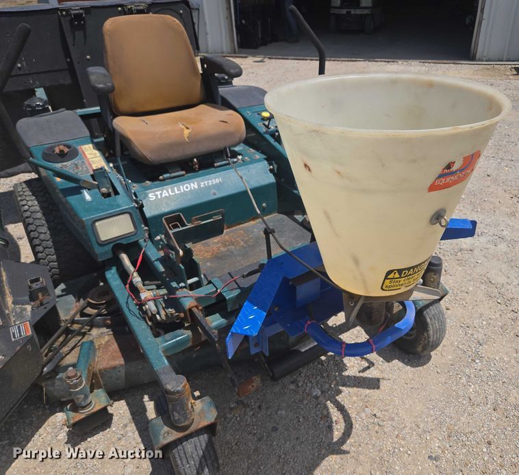 image for item EF1636 Simplicity Stallion ZT2561 ZTR lawn mower