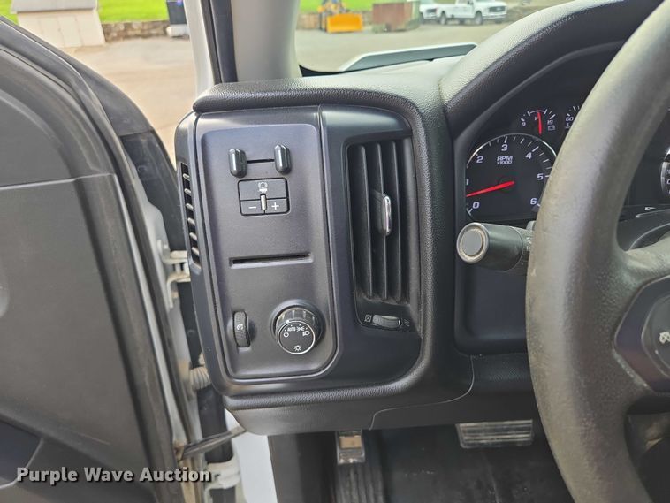 image for item EF1685 2016 Chevrolet Silverado 1500 Double Cab pickup truck