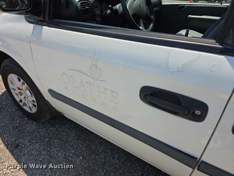 image for item EF3547 2005 Dodge Caravan van
