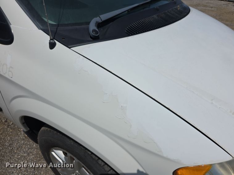 image for item EF3547 2005 Dodge Caravan van