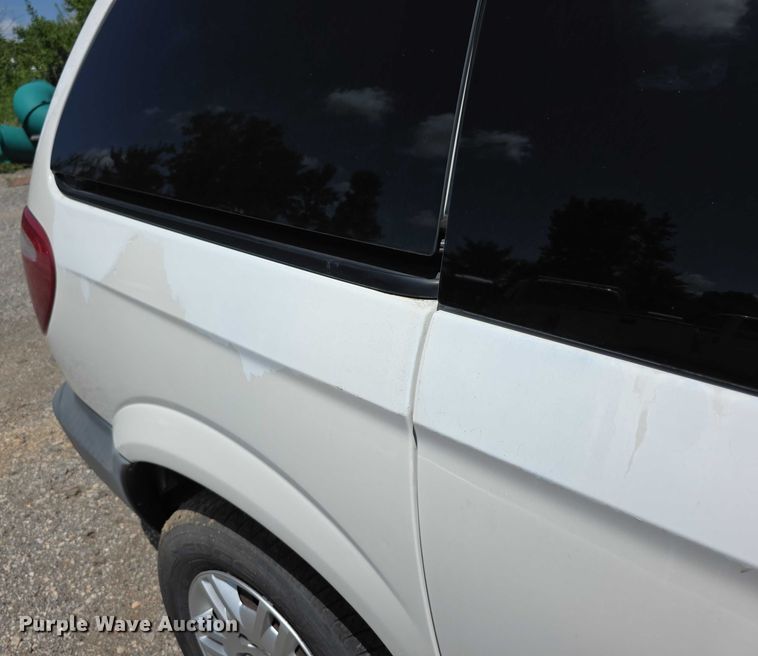 image for item EF3547 2005 Dodge Caravan van