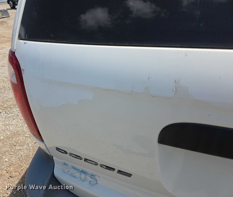 image for item EF3547 2005 Dodge Caravan van