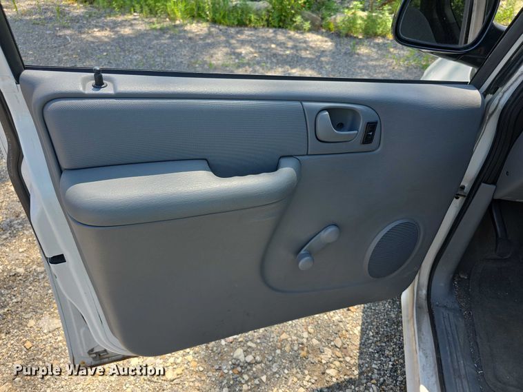 image for item EF3547 2005 Dodge Caravan van