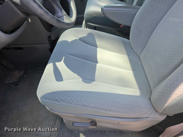 image for item EF3547 2005 Dodge Caravan van