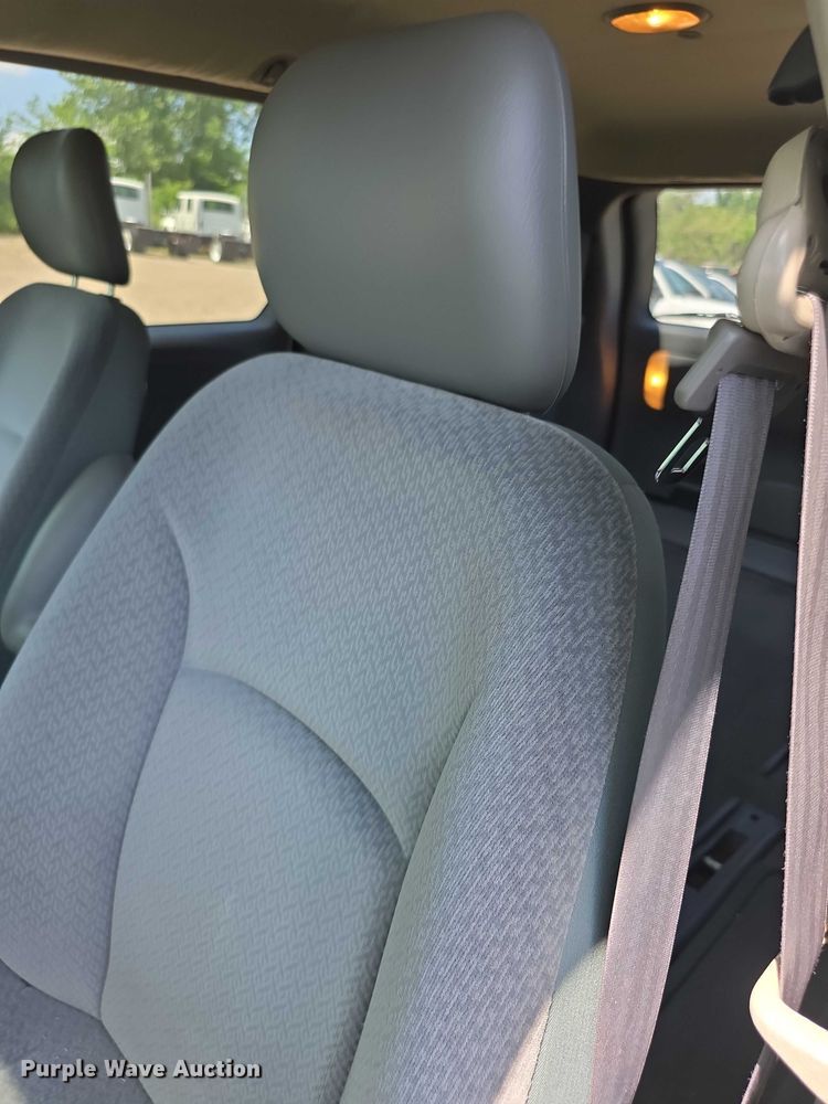 image for item EF3547 2005 Dodge Caravan van