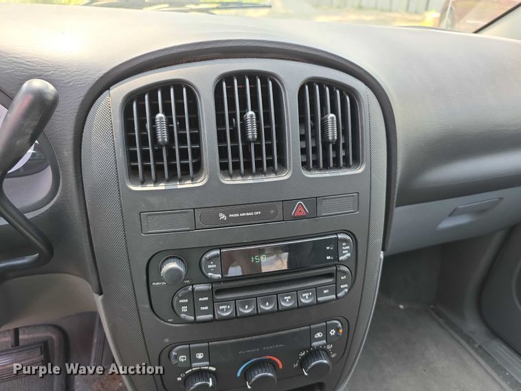 image for item EF3547 2005 Dodge Caravan van